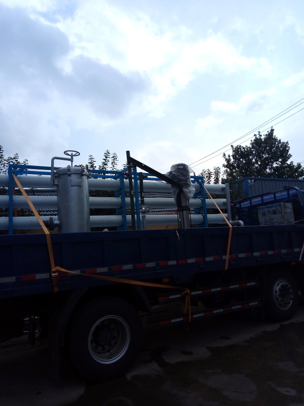 二手20噸單級(jí)反滲透設(shè)備裝車