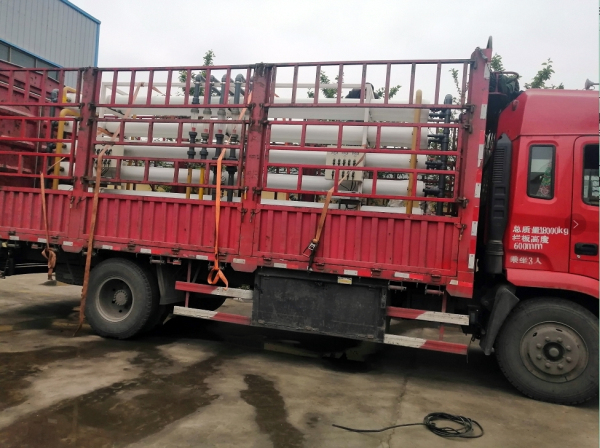 二手20噸雙級反滲透設(shè)備裝車