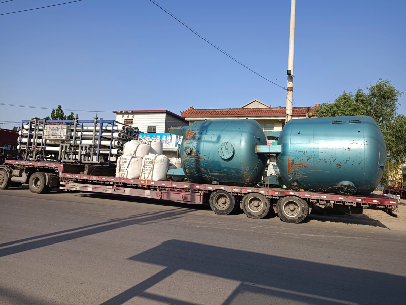 二手反滲透設(shè)備裝車