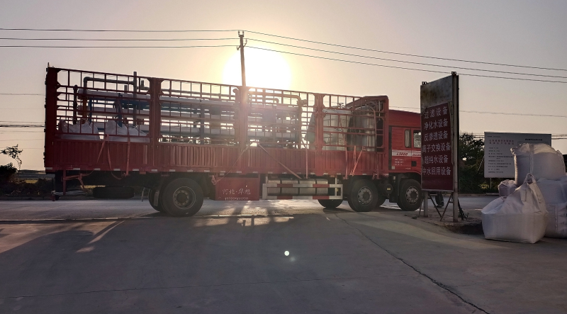 二手反滲透設(shè)備裝車