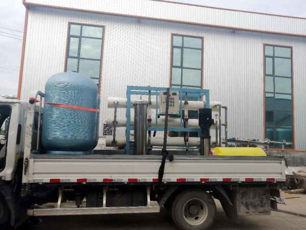 二手5噸單級反滲透設(shè)備裝車