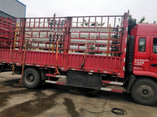 二手20噸雙級反滲透設(shè)備裝車