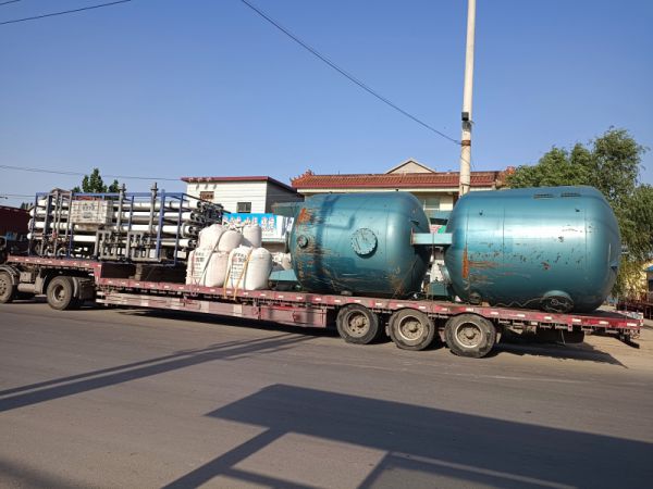 二手反滲透設(shè)備裝車