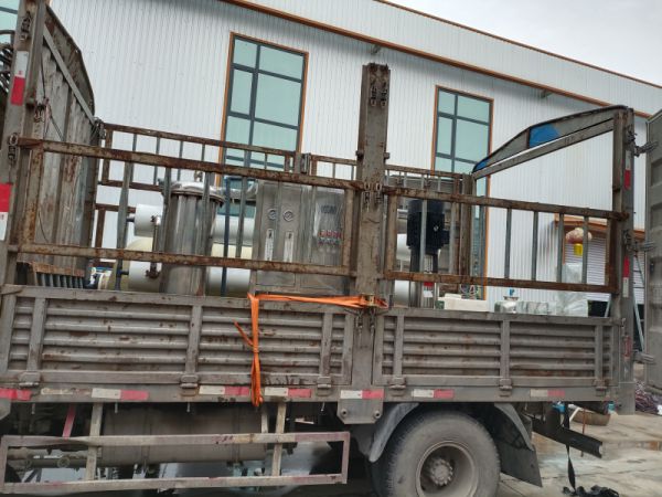 二手4噸凈水設(shè)備裝車